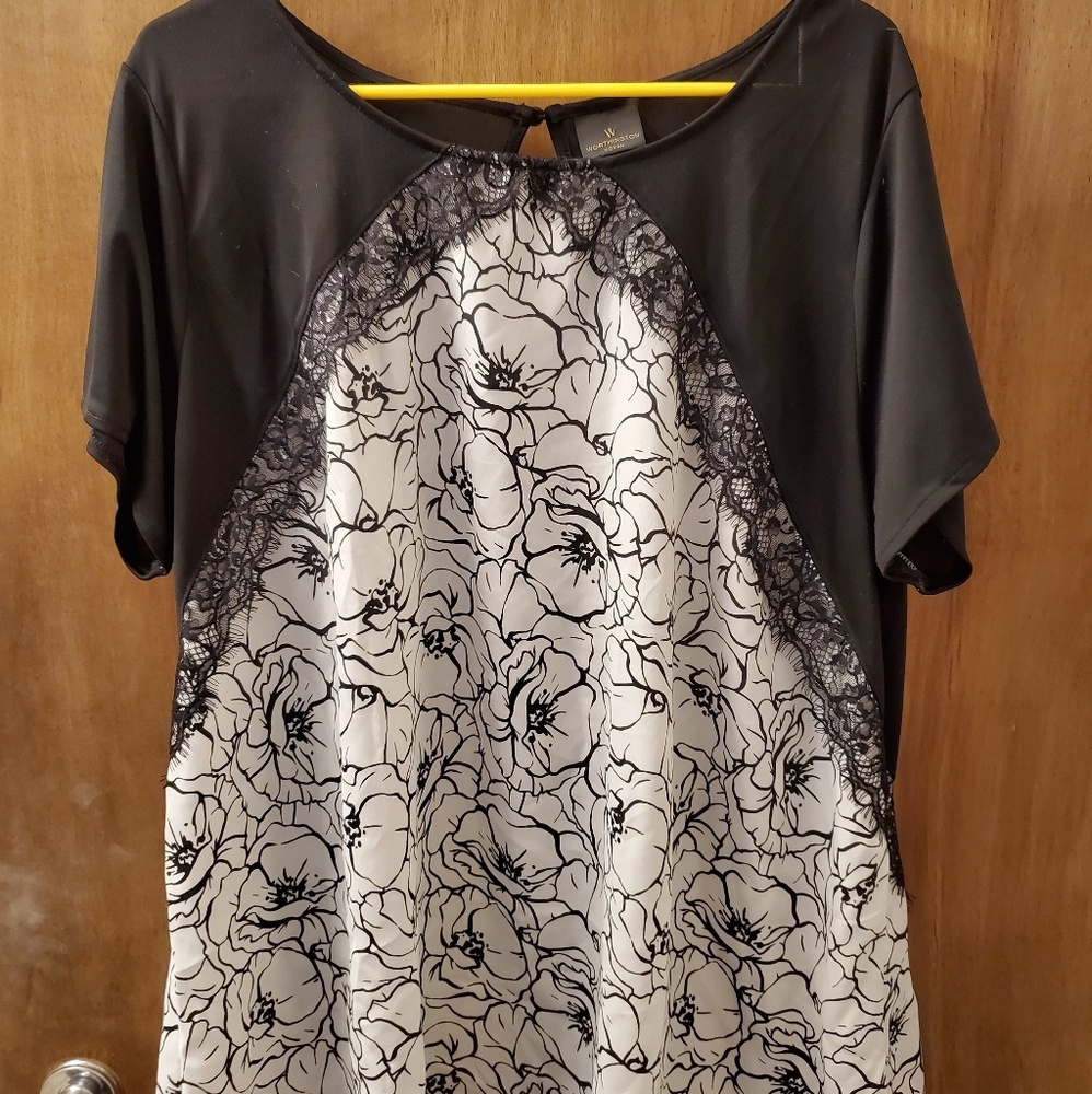 Black and white flower and lace tunic